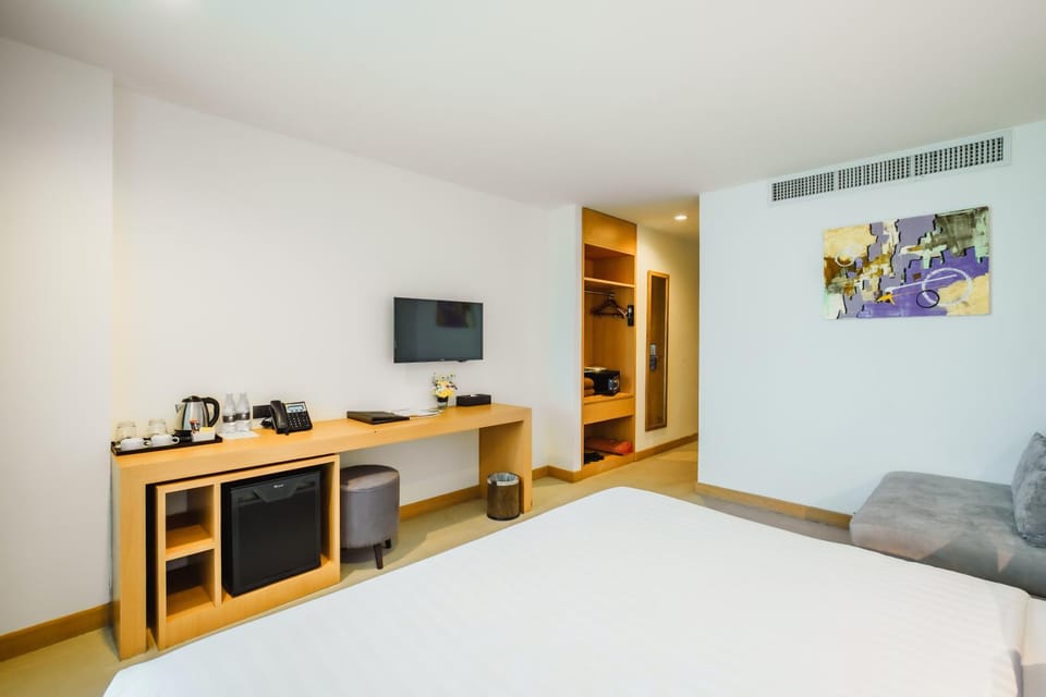 Bed, TV and multimedia, Coffee/tea facilities, Seating area, Bedroom