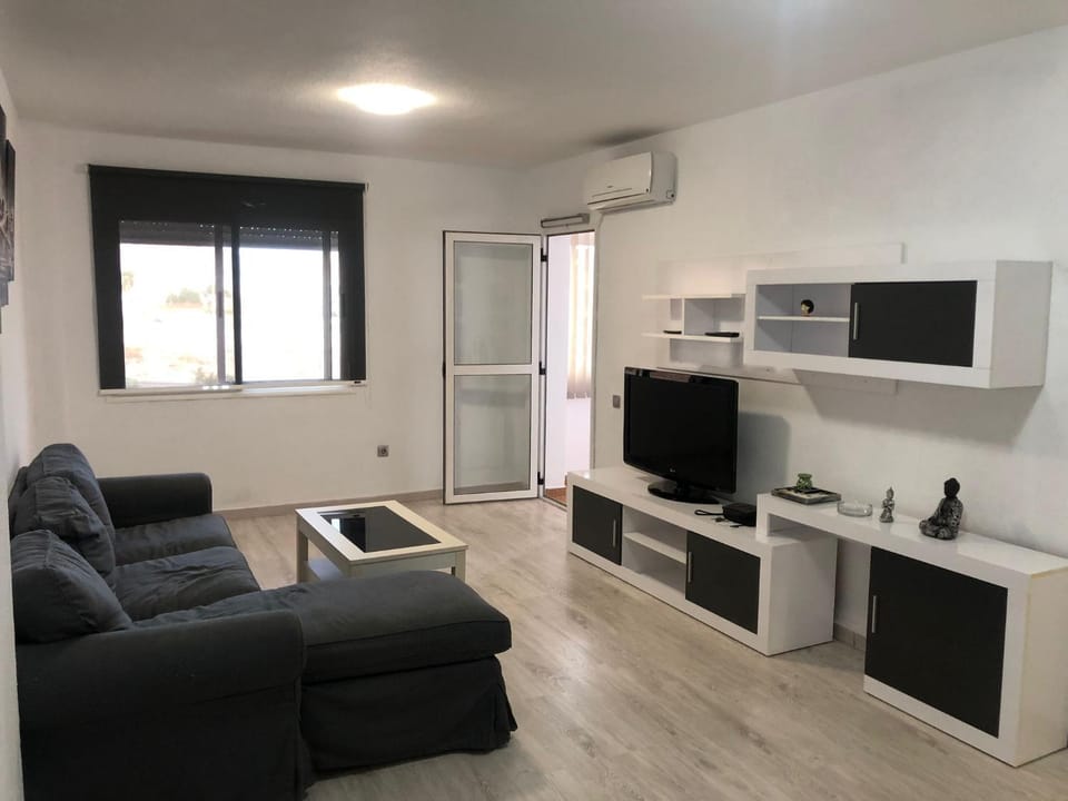 TV and multimedia, Seating area, Evening entertainment, air conditioner