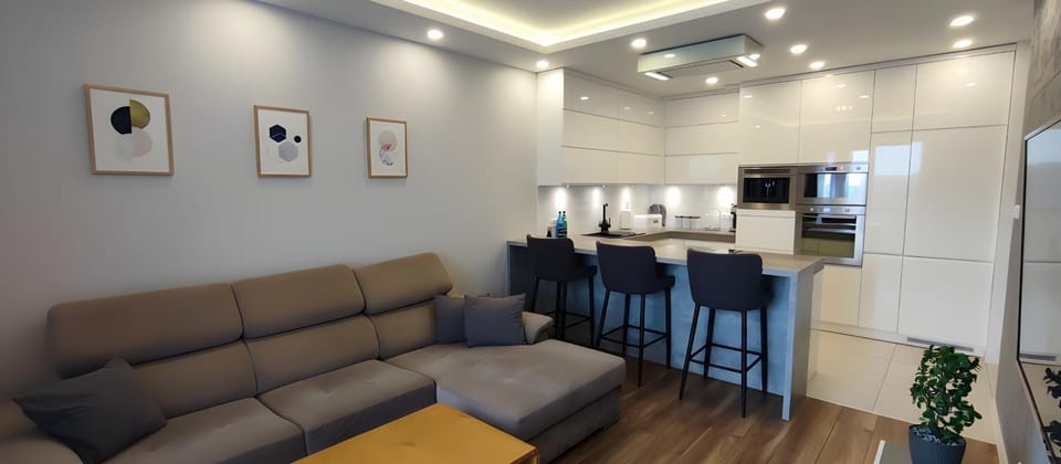 Kitchen or kitchenette, Living room, Seating area, Dining area
