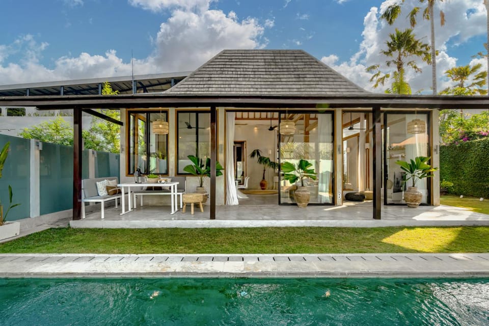Property building, Pool view, Swimming pool