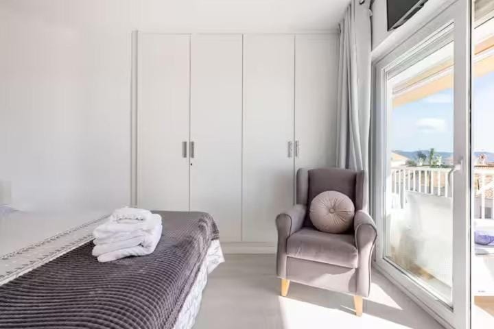 Bed, View (from property/room), Photo of the whole room, Bedroom, towels, wardrobe