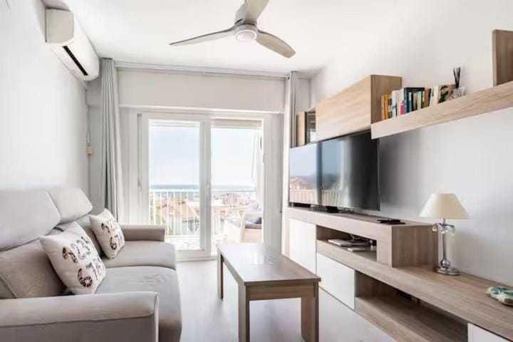 Library, TV and multimedia, Living room, Seating area, air conditioner