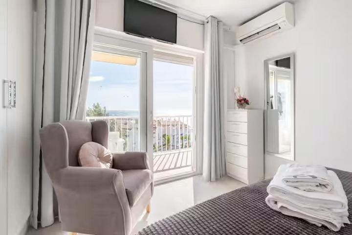 Bed, View (from property/room), Balcony/Terrace, Bedroom, Sea view, towels, air conditioner