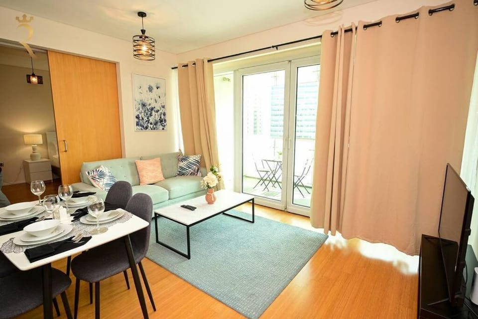 Communal lounge/ TV room, TV and multimedia, Living room, Seating area, Dining area, Evening entertainment