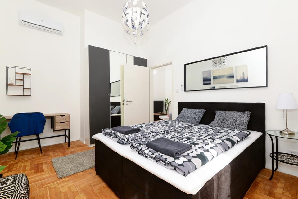 Bed, Bedroom, air conditioner