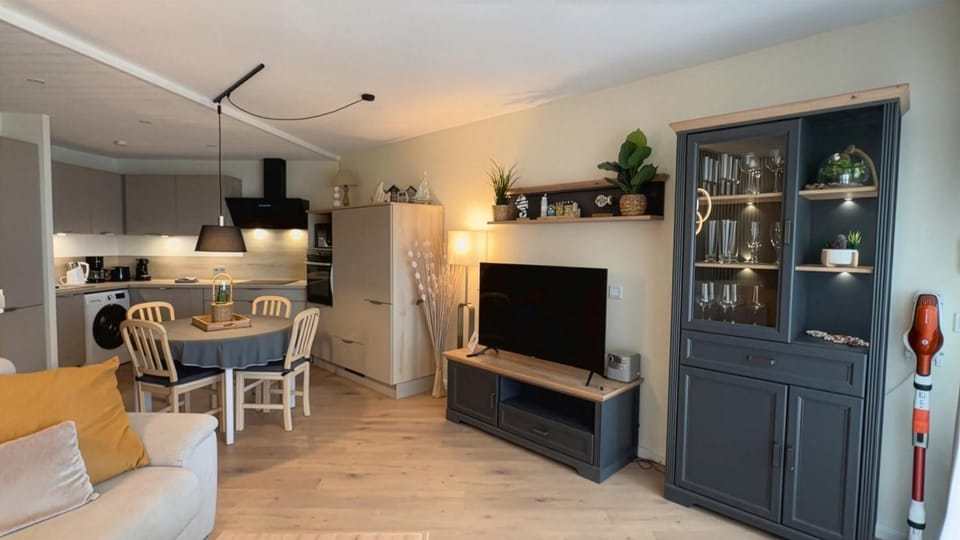 TV and multimedia, Living room, Food, kitchen