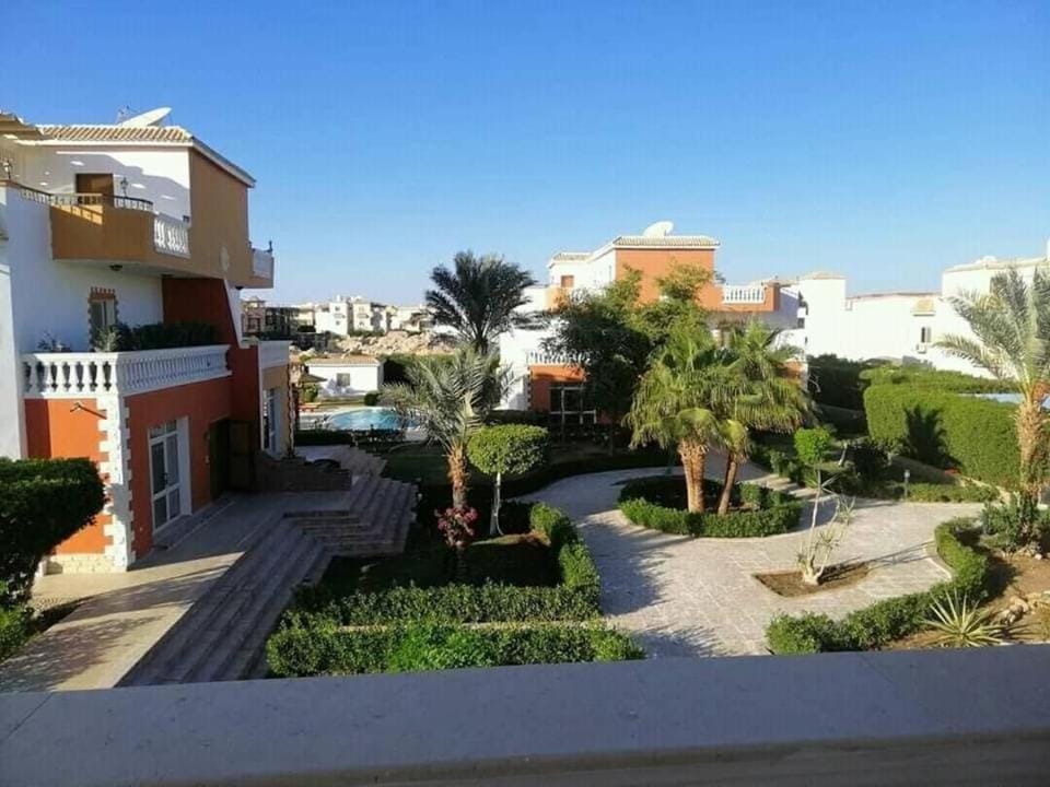 Property building, Neighbourhood, Natural landscape, Garden view, Parking