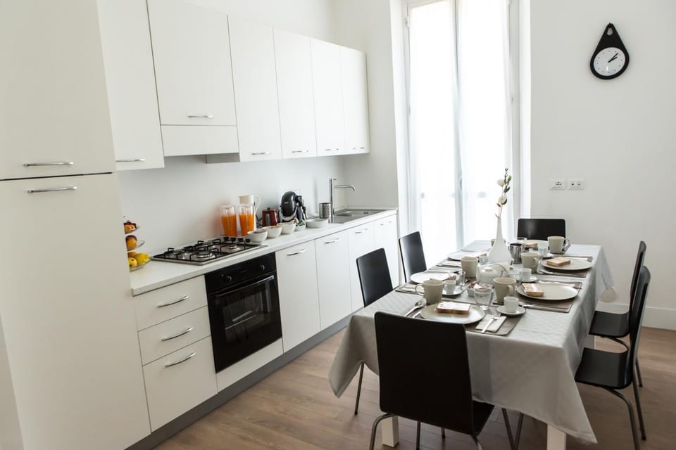 Coffee/tea facilities, Food and drinks, toaster, Internal: Not applicable to any particular room