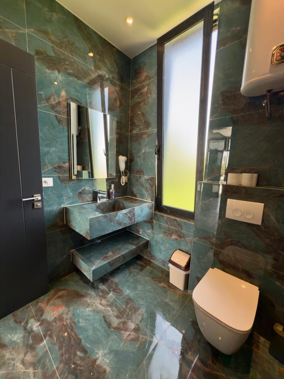 Shower, Toilet, Bathroom, Bath, towels