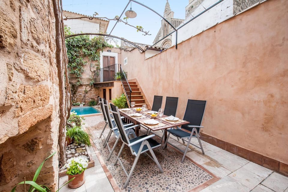 Patio, Dining area, Swimming pool