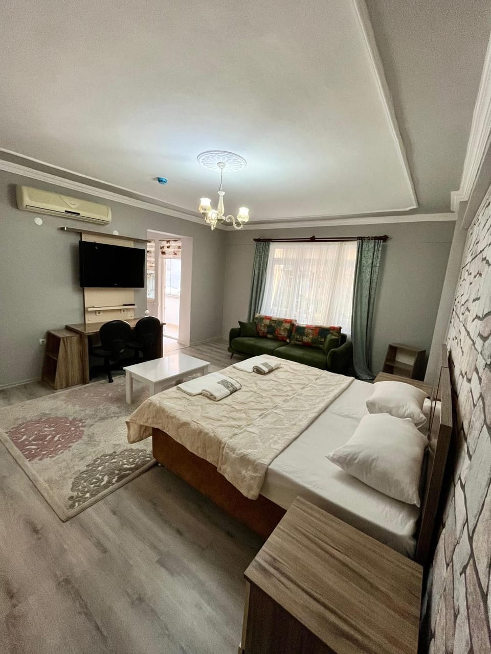 TV and multimedia, Photo of the whole room, Bedroom, towels