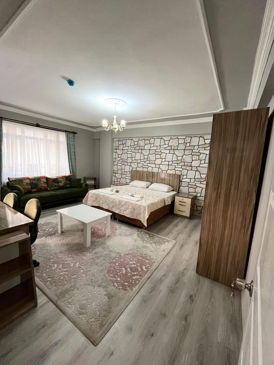 Bed, Photo of the whole room, Seating area, Bedroom