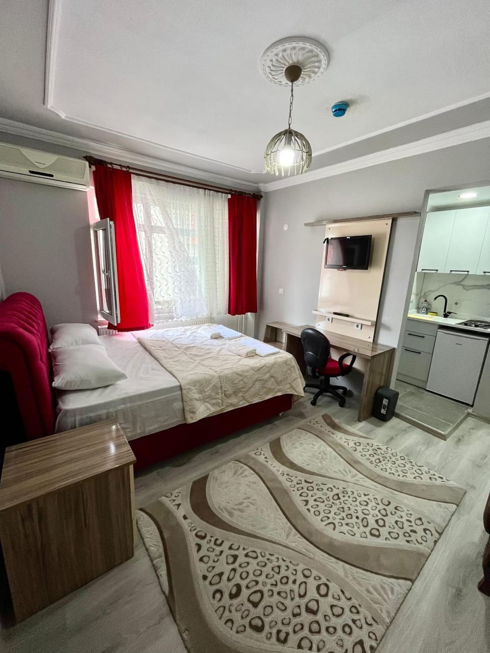 Bed, TV and multimedia, Kitchen or kitchenette, Photo of the whole room, Bedroom, minibar, air conditioner