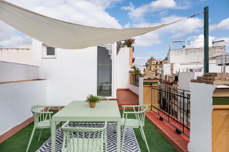 View (from property/room), Balcony/Terrace, Dining area