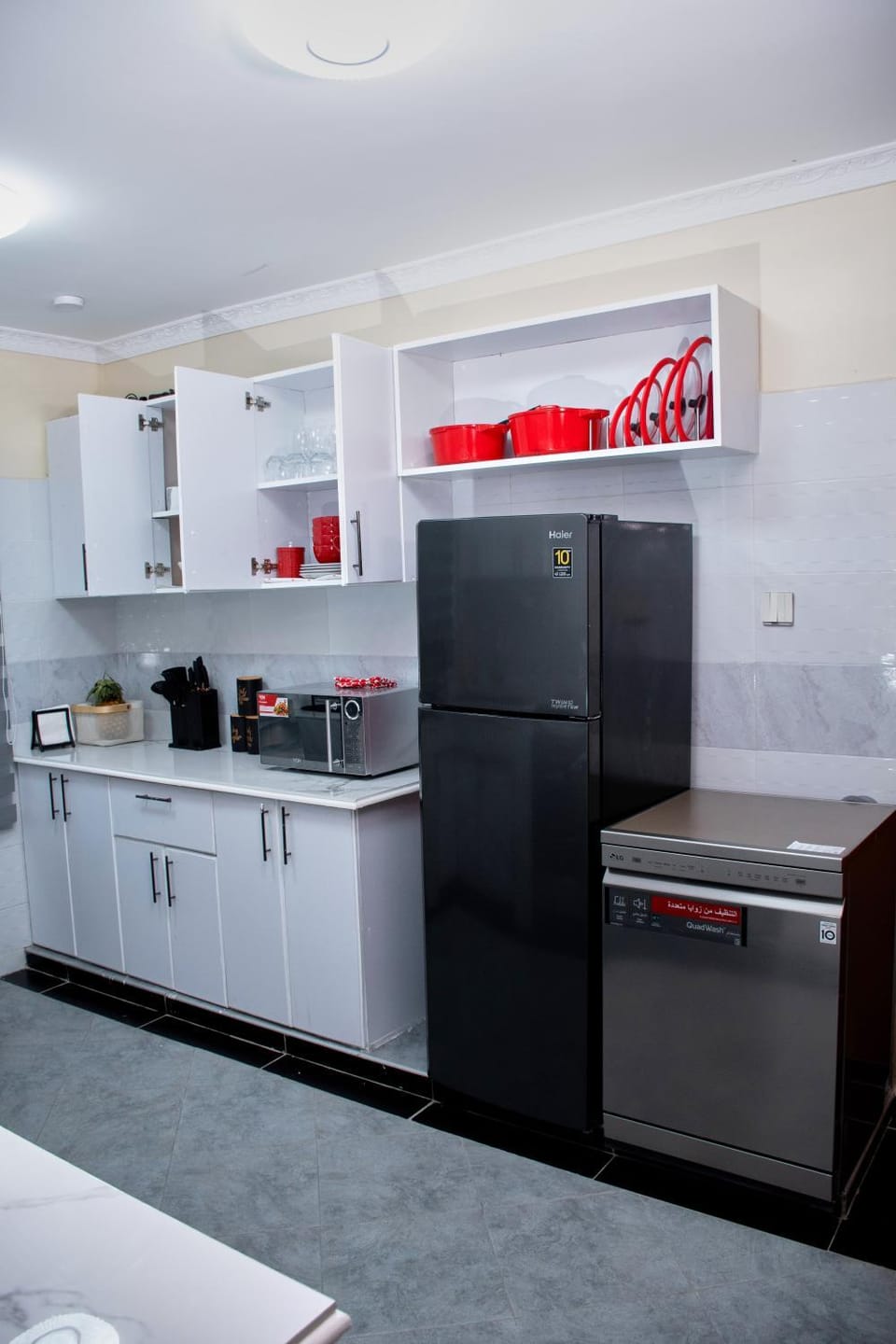 Kitchen or kitchenette, oven