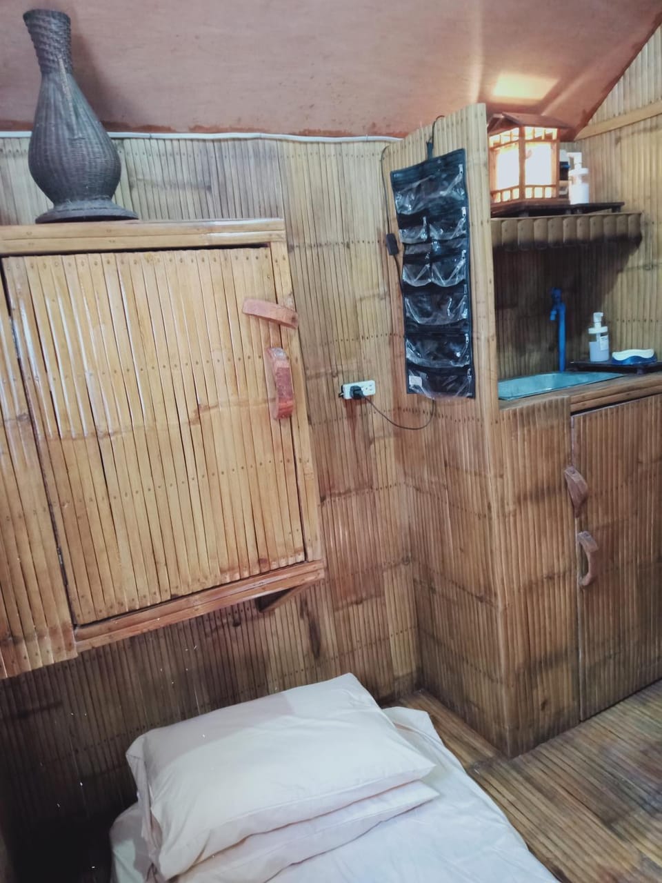 Bed, Photo of the whole room, Decorative detail, Bedroom