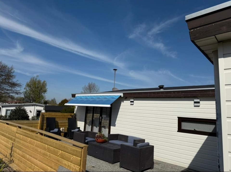 Chalet Makkum V10 Chalet in Friesland, Netherlands