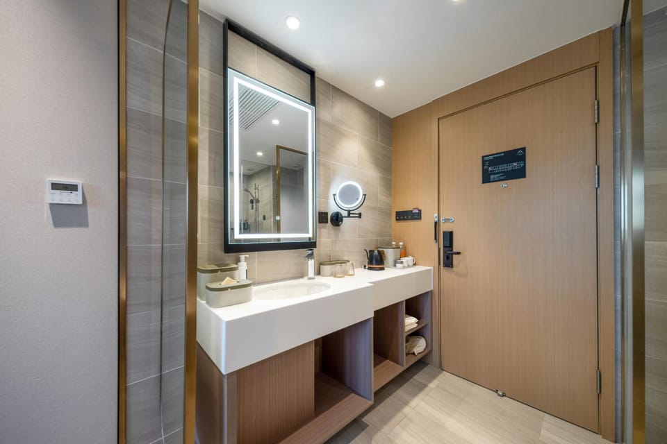 Atour Hotel Shanghai Wujiaochang West Yingao Road Station Hotel in Shanghai