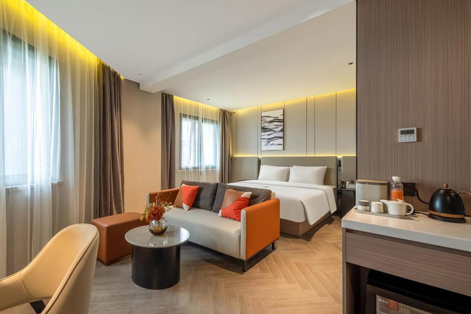 Atour Hotel Shanghai Wujiaochang West Yingao Road Station Hotel in Shanghai