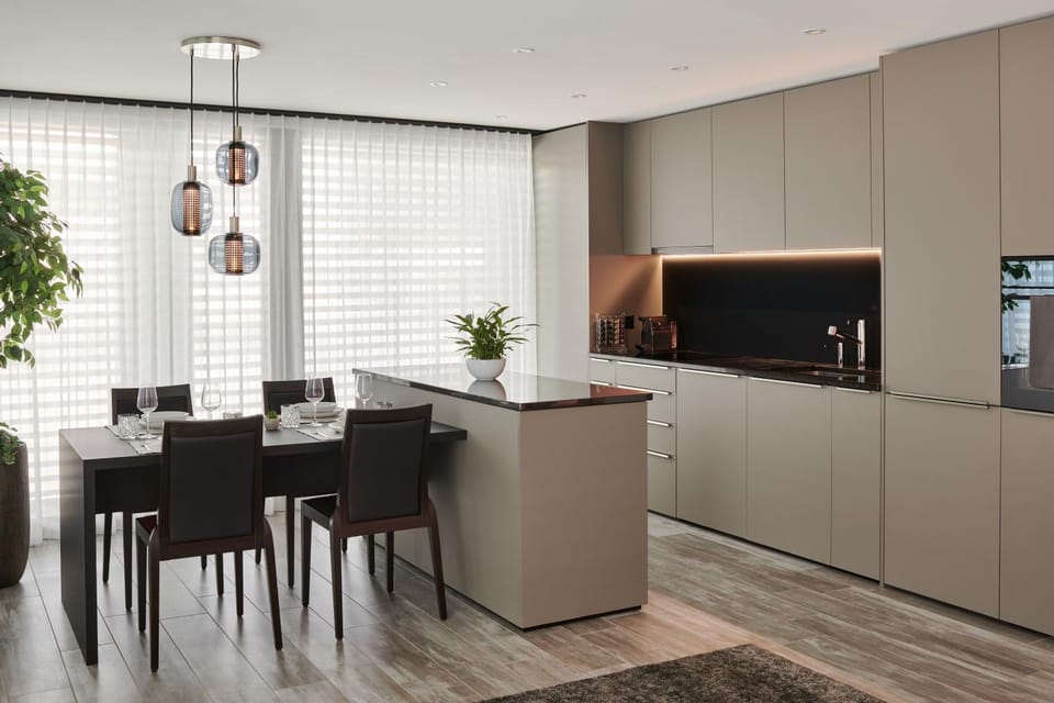 Kitchen or kitchenette, Dining area, minibar, pet friendly