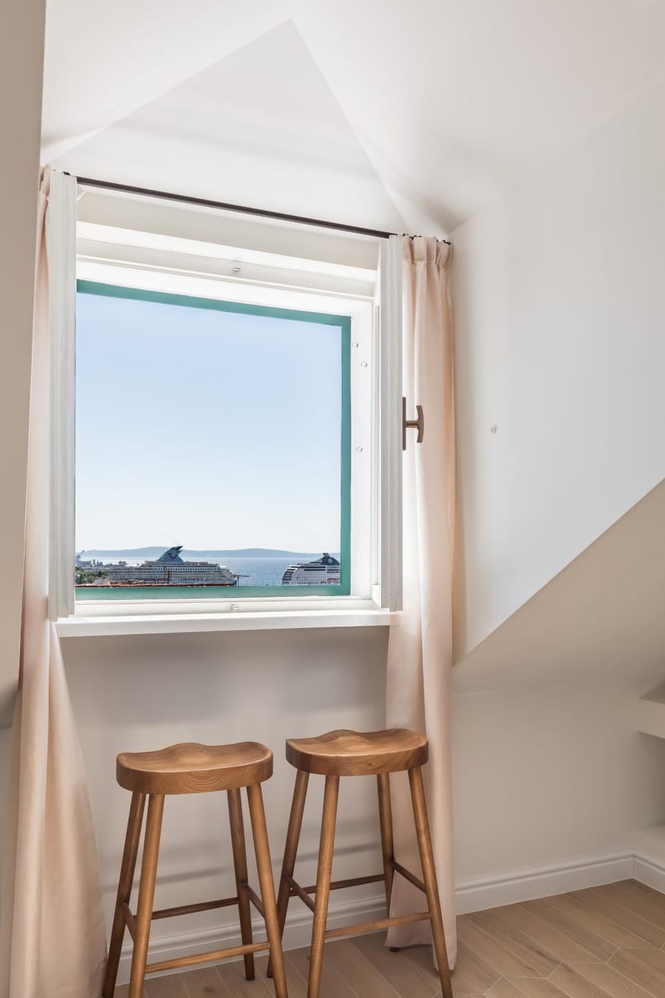 Natural landscape, Seating area, City view, Sea view, Sea view