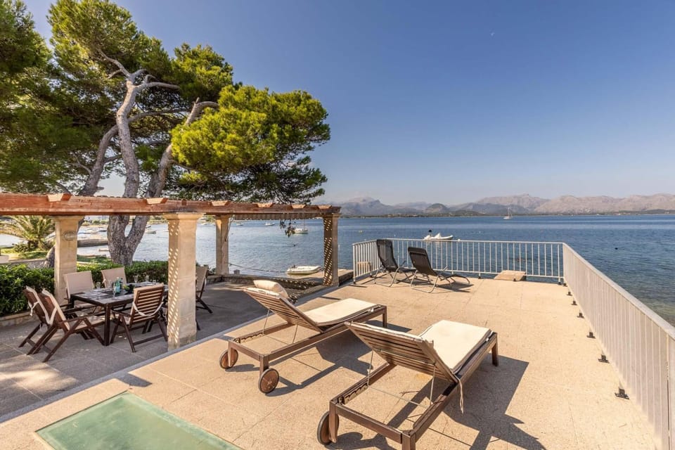 View (from property/room), Balcony/Terrace, Mountain view, Sea view