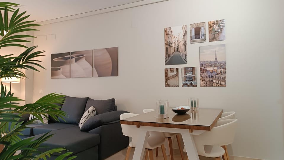 Living room, Seating area, Dining area