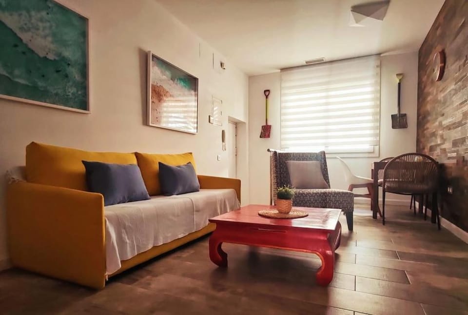 Jos's House. Thai Loft 50mt to La Carihuela Beach Apartment in Torremolinos
