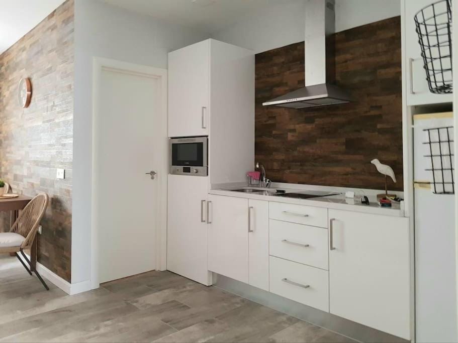 Jos's House. Thai Loft 50mt to La Carihuela Beach Apartment in Torremolinos