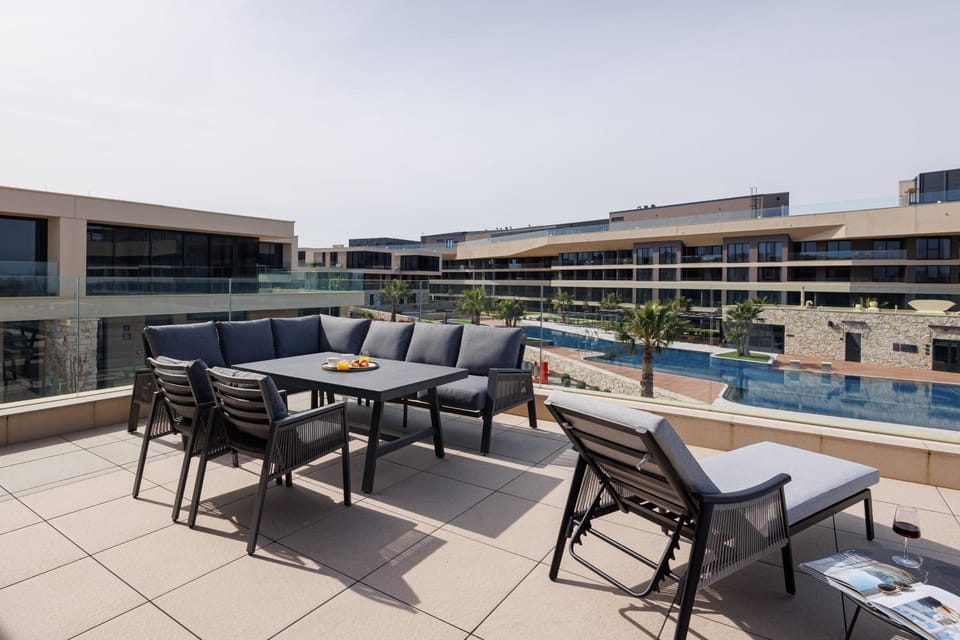 Property building, Patio, Day, Balcony/Terrace, Seating area, Pool view, Swimming pool, sunbed