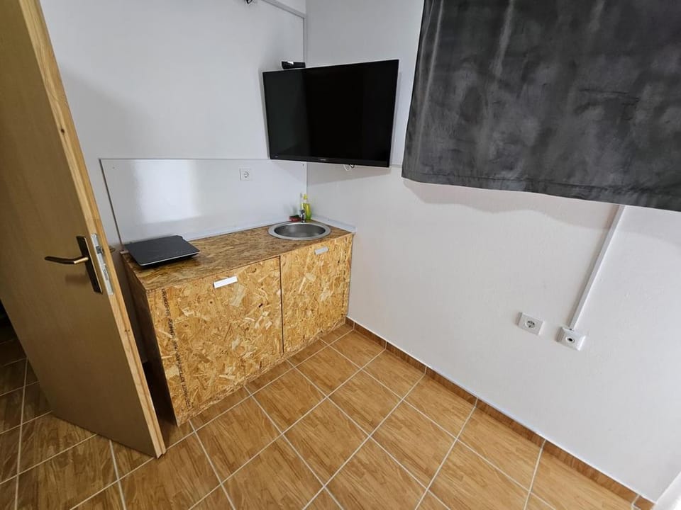 TV and multimedia, Kitchen or kitchenette