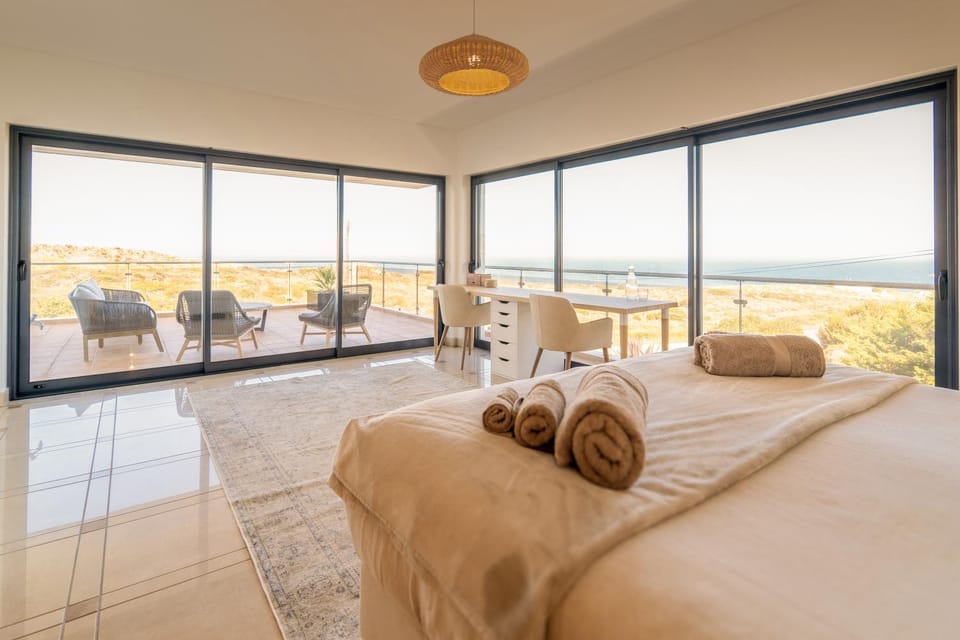 Bed, View (from property/room), Balcony/Terrace, Bedroom, Sea view, towels