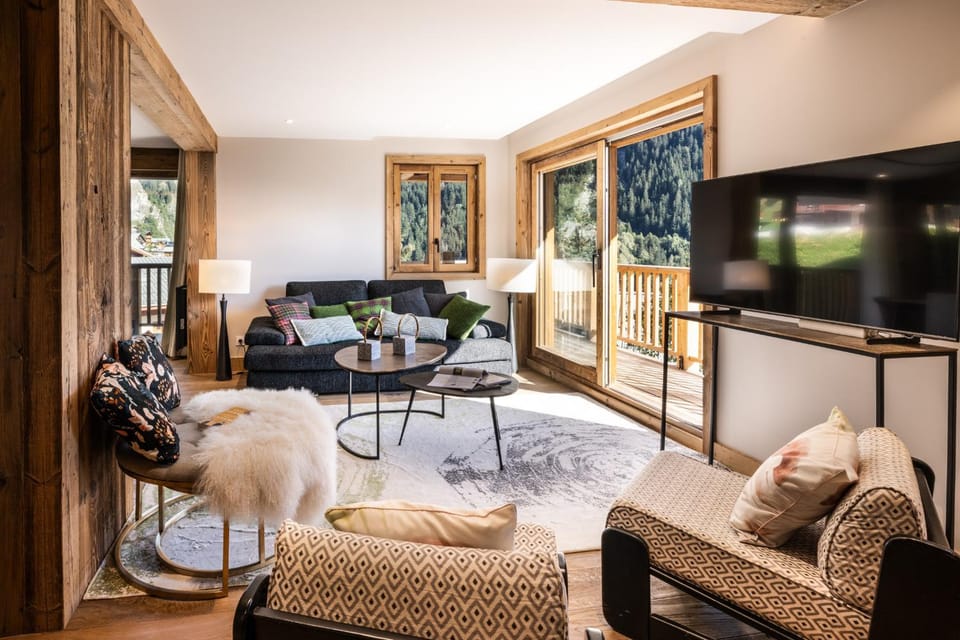 Natural landscape, TV and multimedia, View (from property/room), Living room, Seating area, Mountain view