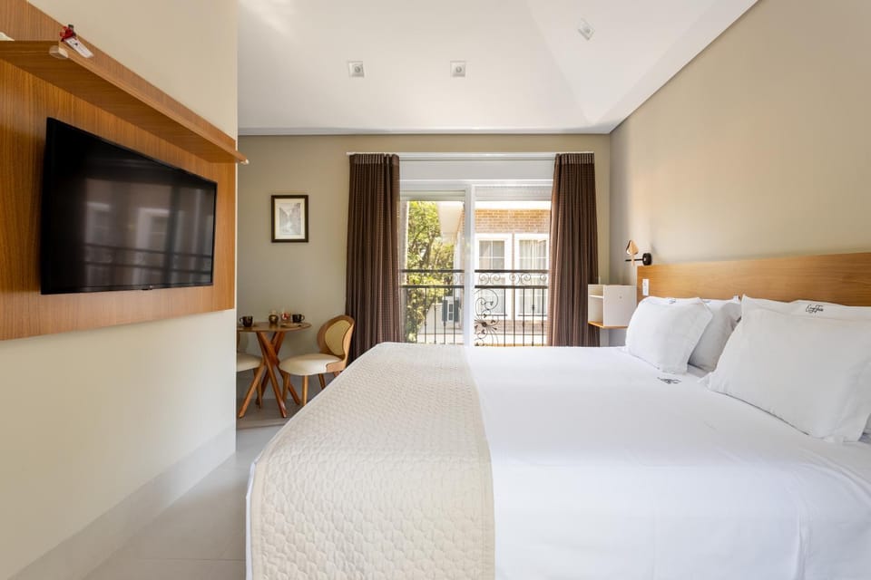 Bed, TV and multimedia
