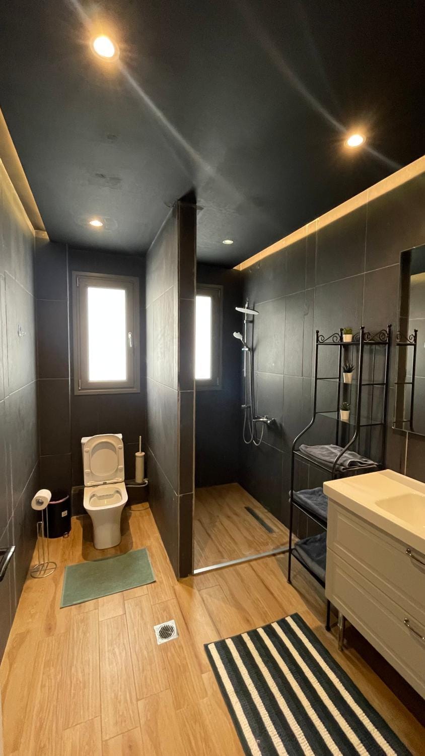 Toilet, Bathroom, towels