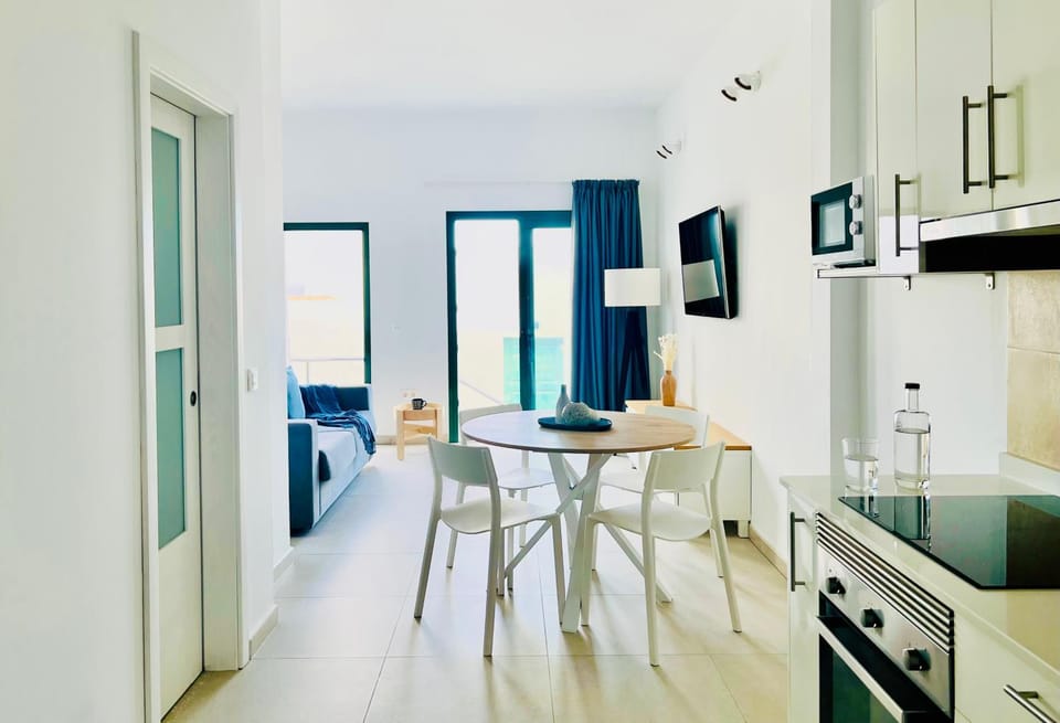 TV and multimedia, Kitchen or kitchenette, Living room, Seating area, Dining area, minibar, pet friendly, stove