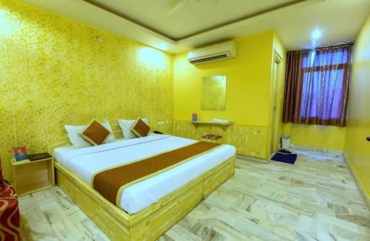 Bed, Photo of the whole room, Bedroom, air conditioner