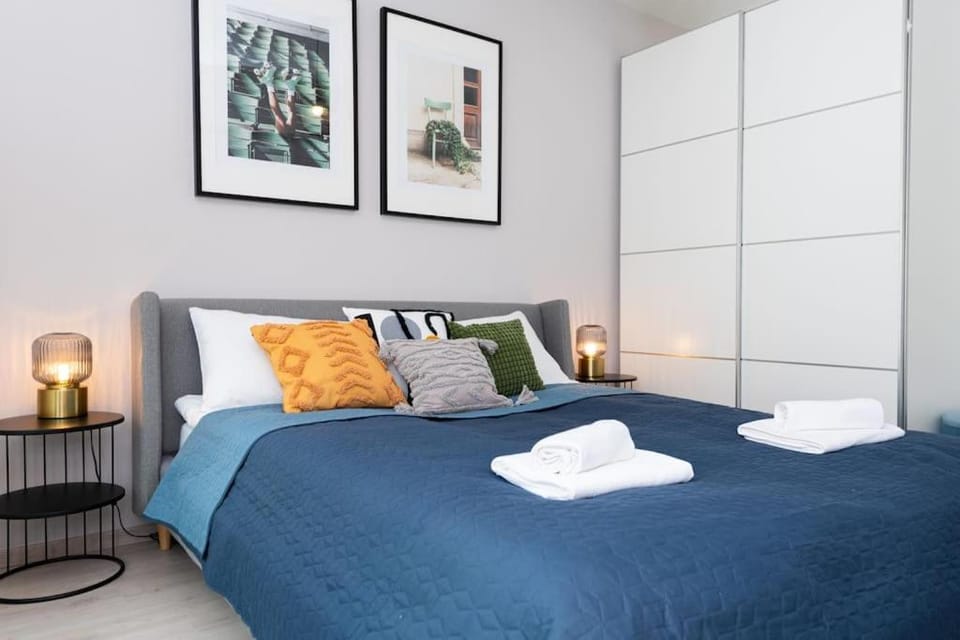 Chic206 Retreat: Modern 1BR Gem with Balcony by NW Apartment in Budapest