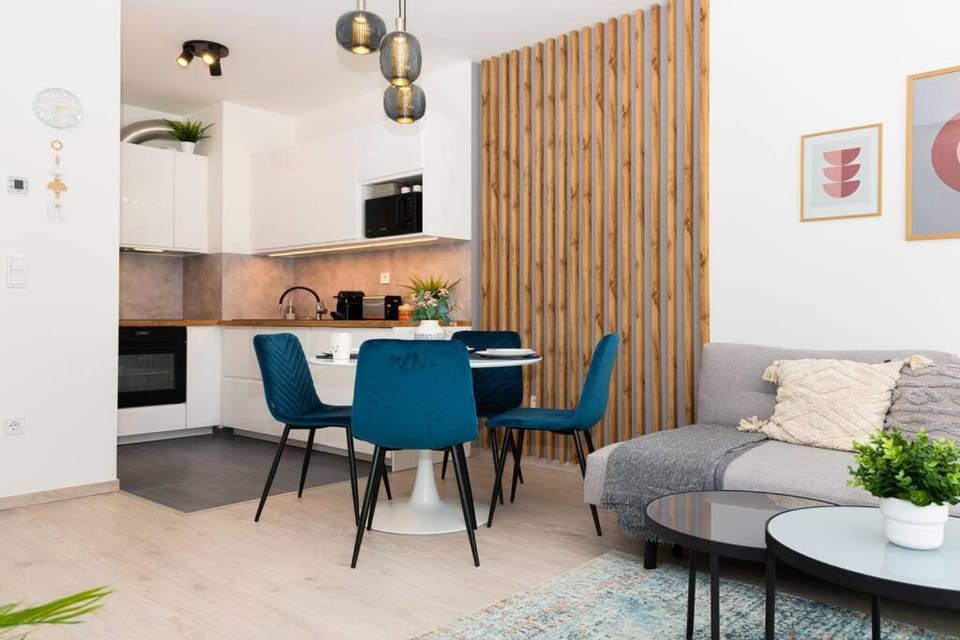 Chic206 Retreat: Modern 1BR Gem with Balcony by NW Apartment in Budapest