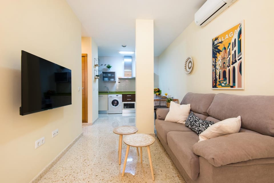 Communal lounge/ TV room, TV and multimedia, Living room, Seating area, Evening entertainment
