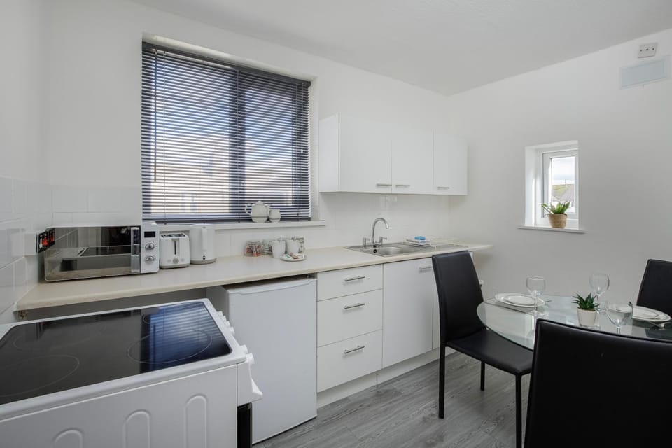BARTON BEACHSIDE - Comfort OneBedroom Apartment, Double & Sofabed - Central Beach & Promenade Location - Over 21's, Family Friendly Only, ID Required, Stairs Access Apartment in Blackpool