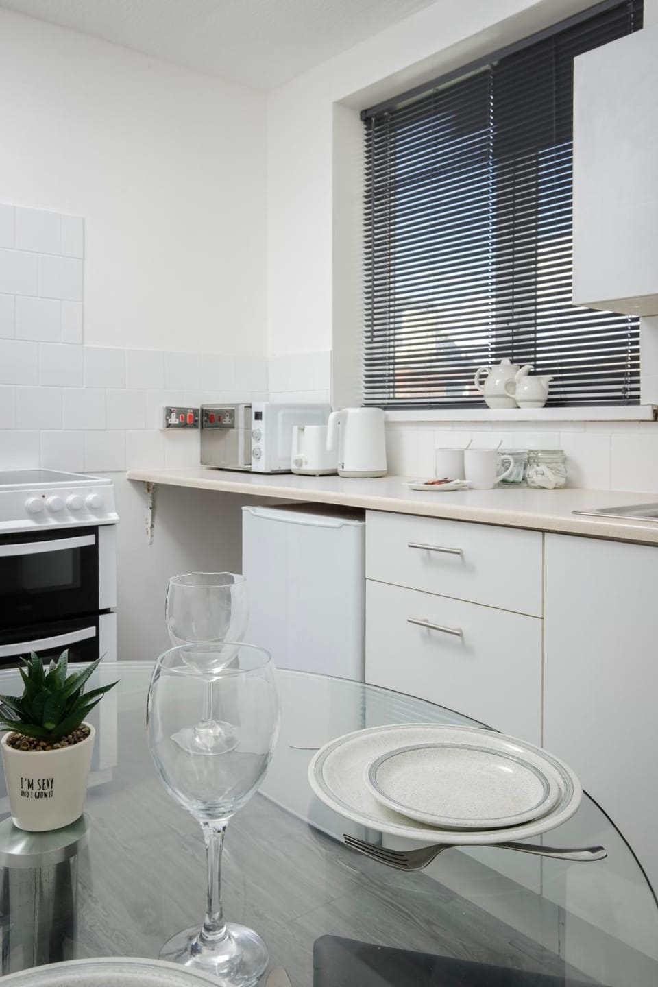 BARTON BEACHSIDE - Comfort OneBedroom Apartment, Double & Sofabed - Central Beach & Promenade Location - Over 21's, Family Friendly Only, ID Required, Stairs Access Apartment in Blackpool