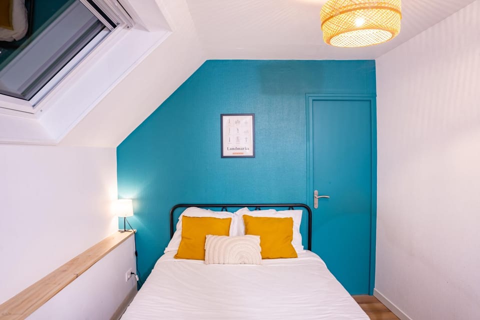 Bed, Photo of the whole room, Bedroom