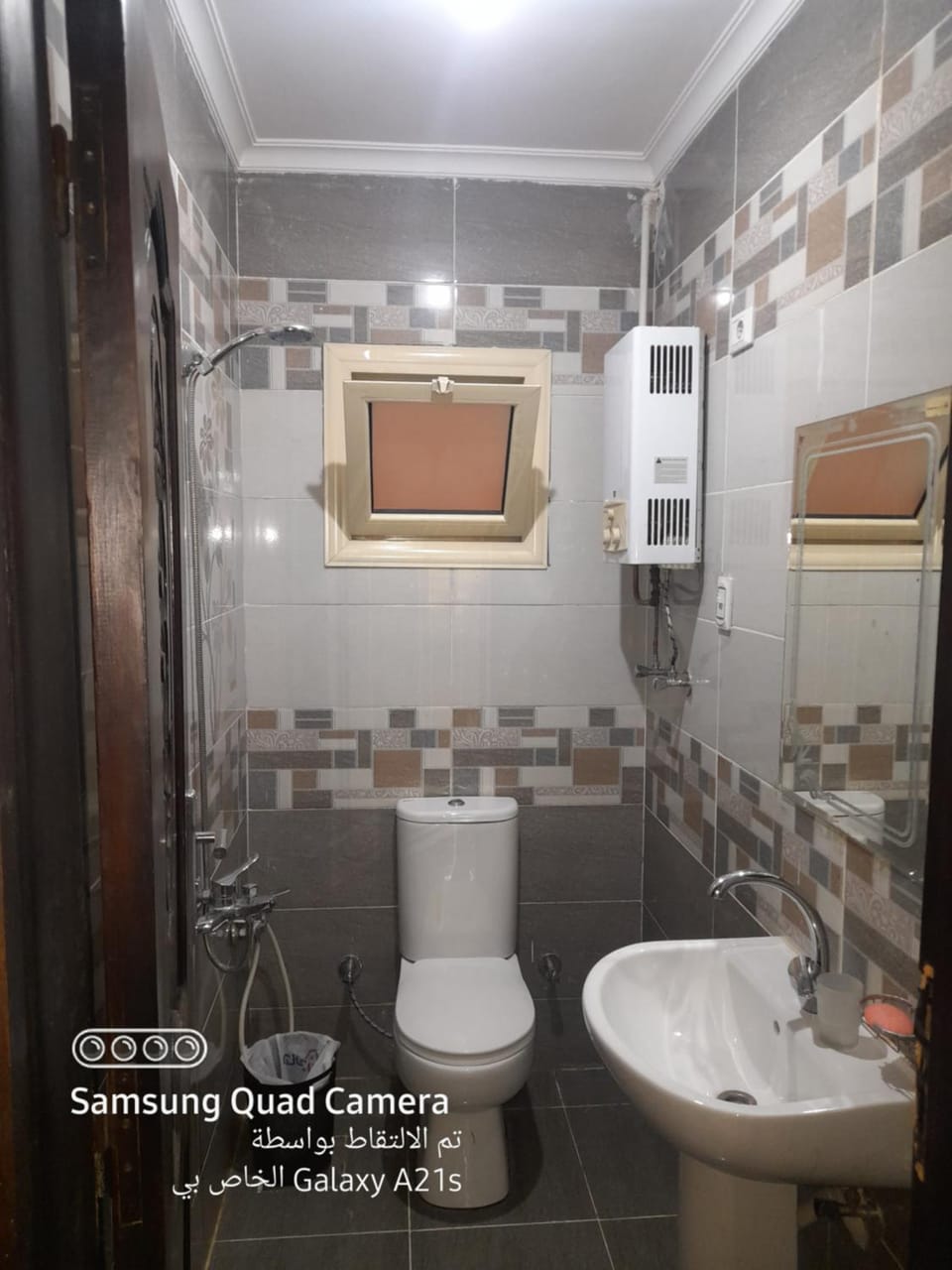 Shower, Toilet