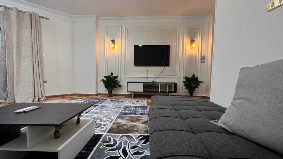 Communal lounge/ TV room, TV and multimedia, Living room, Seating area, Evening entertainment