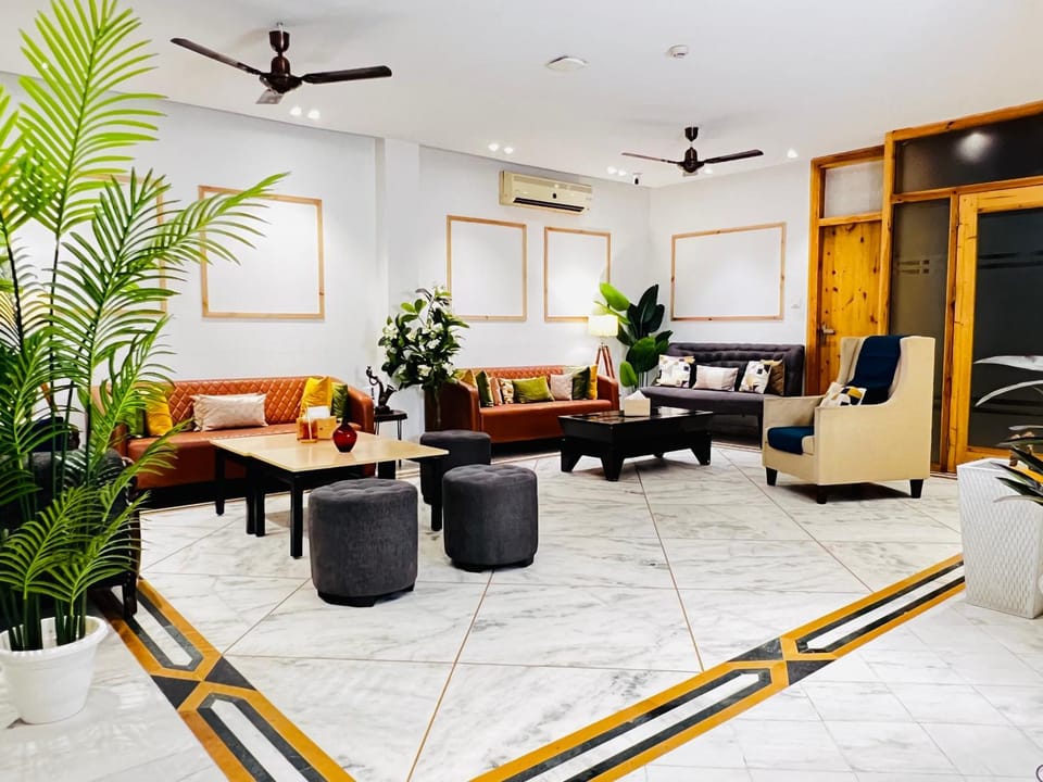 Divine Inn Hotel Near Rajouri Garden Main Market Hotel in New Delhi