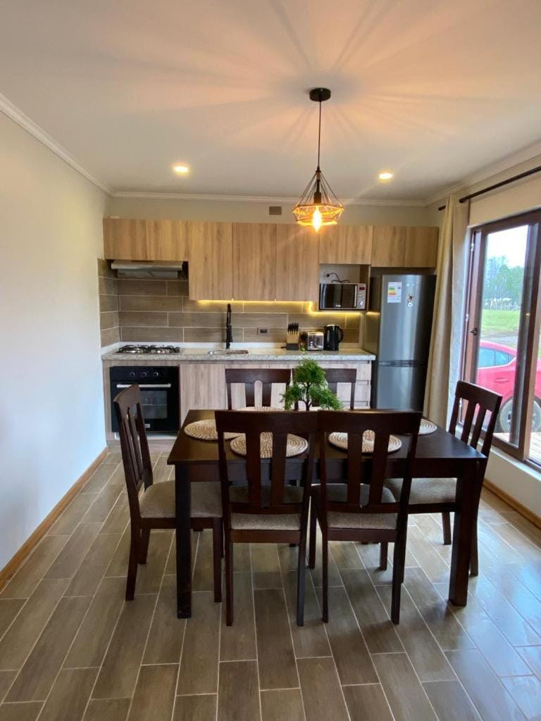 Kitchen or kitchenette, Dining area, dishwasher, minibar, pet friendly, toaster