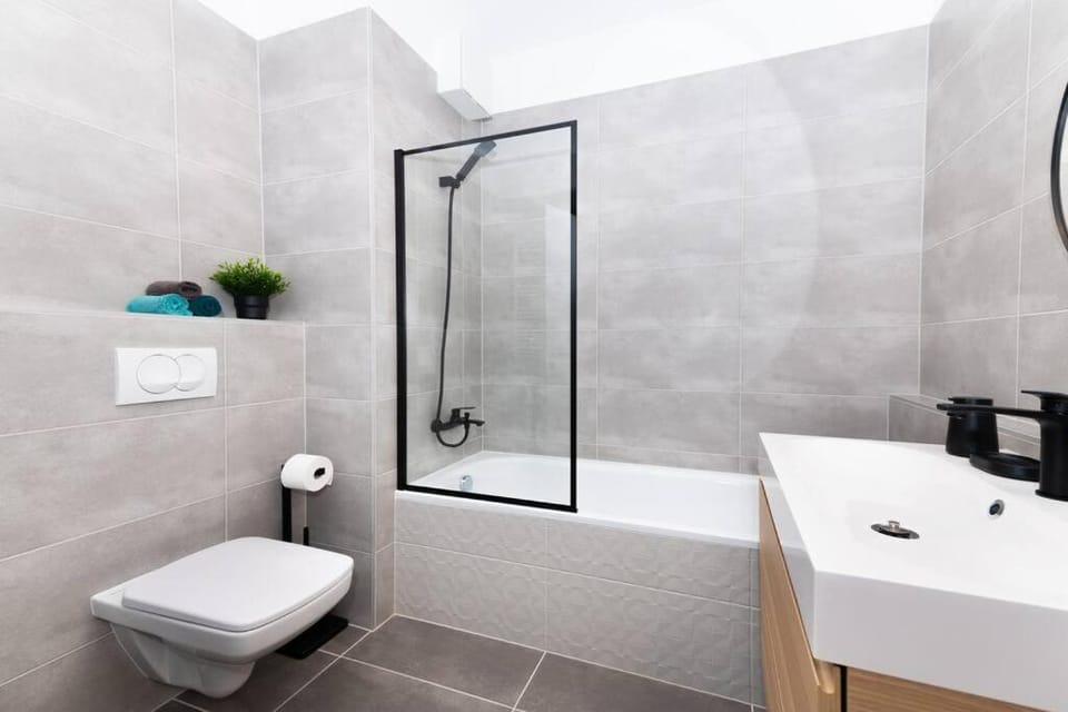 Chic207 Retreat: Modern 1BR Gem with Parking by NW Apartment in Budapest