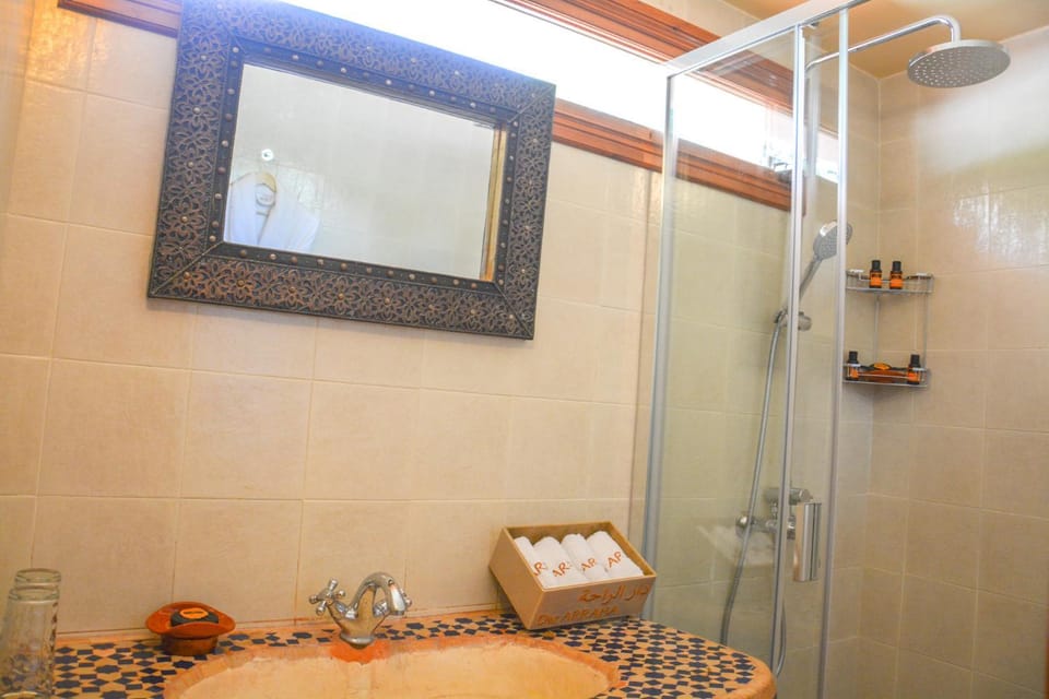 Shower, Bathroom, towels