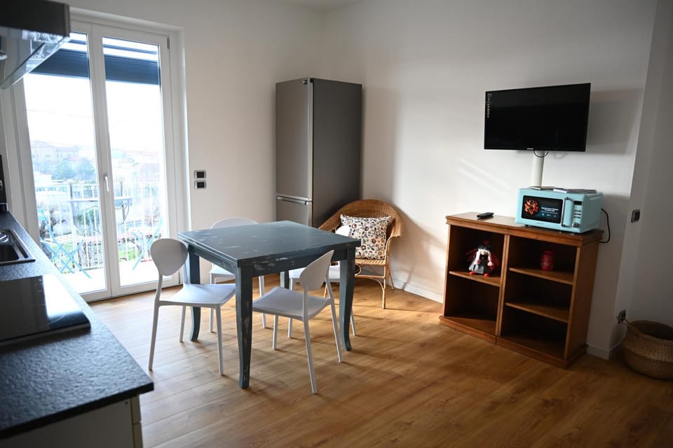 TV and multimedia, View (from property/room), Living room, Dining area, minibar, kitchen